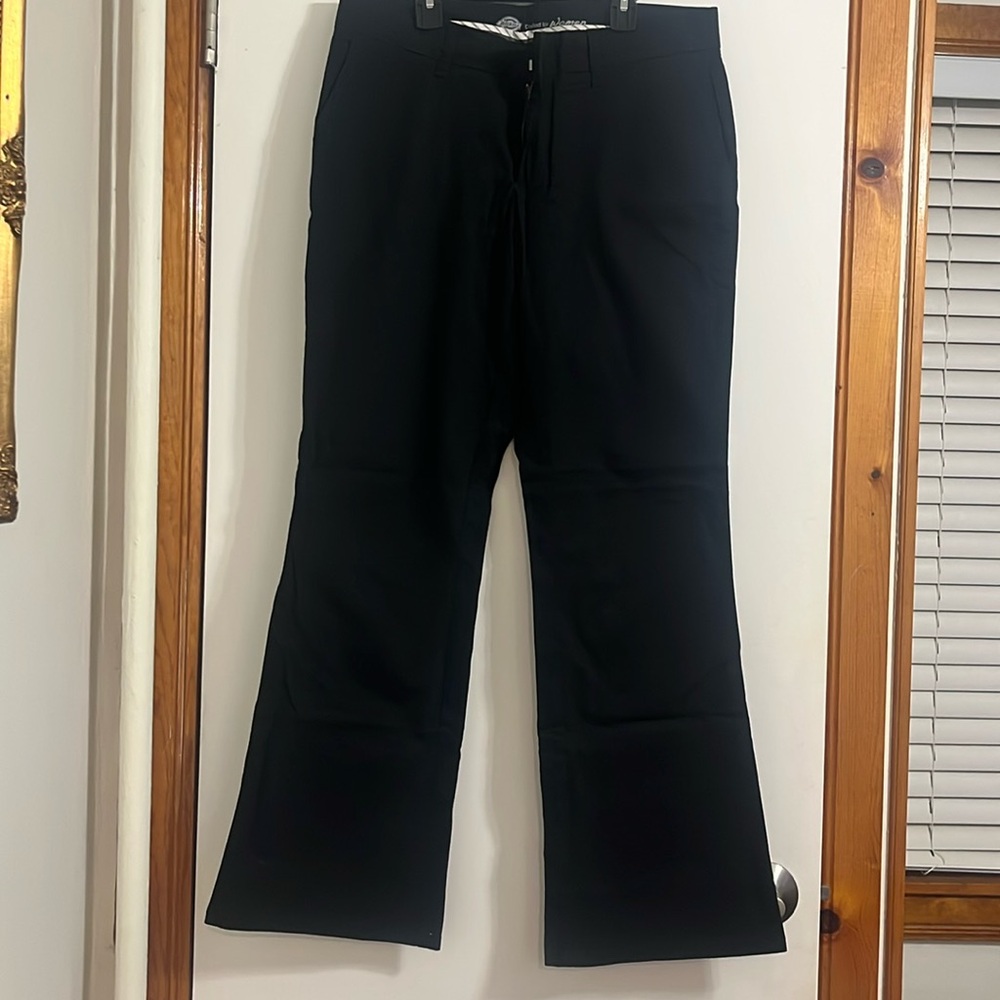 Dickies Women’s Slim Fit Boot Cut Leg Twill Pants size 10 Regular color black